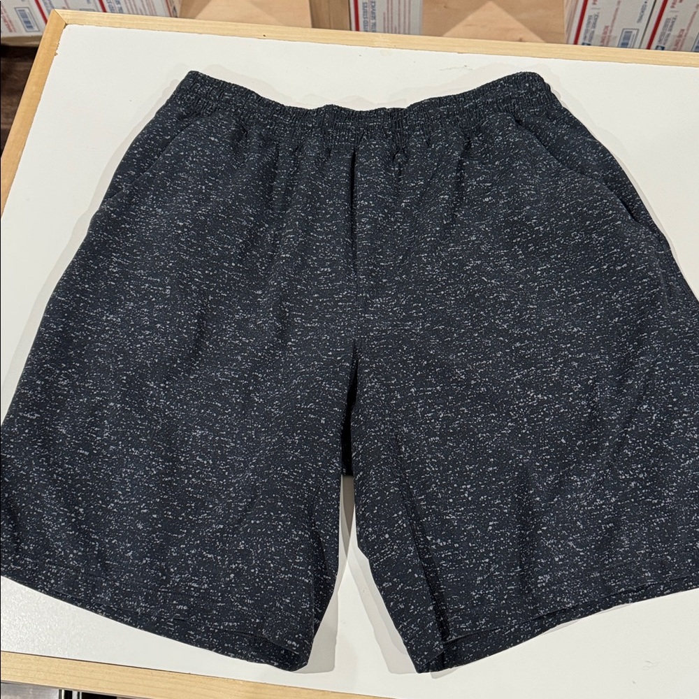 Lululemon Pace Breaker Short 9" Linerless
Mix Match Asphalt Grey Black - Picture 5 of 5